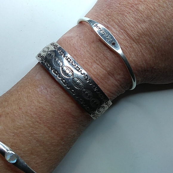 VINTAGE Signed Native American Navajo Sterling Silver Wide Cuff Bracelet - Picture 15 of 16